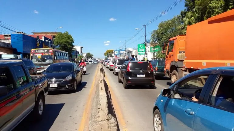 El tráfico se volvió un total caos, luego del fallido proyecto del metrobús sobre la ruta PY02 Mcal. José Félix Estigarribia.
