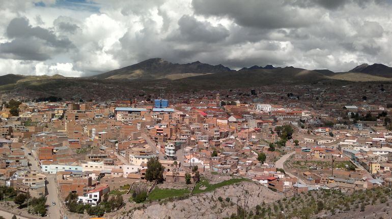 Bolivia presentó ayer el informe oficial sobre el incidente minero registrado en la naciente del Pilcomayo. En la foto de archivo, ciudad de Potosí.