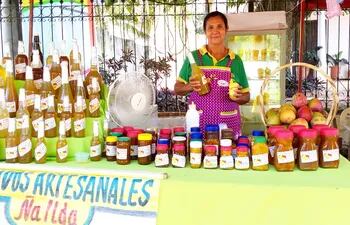 Hilda López ofrece una gran variedad de productos hechos de mango, siendo la mermelada sin azúcar ni edulcorante una de las opciones.