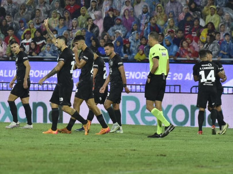 El argentino Lucas Pratto fue autor del primer gol de Olimpia en el superclásico del fútbol paraguayo contra Cerro Porteño en La Nueva Olla por la fecha 17 del torneo Apertura 2024.