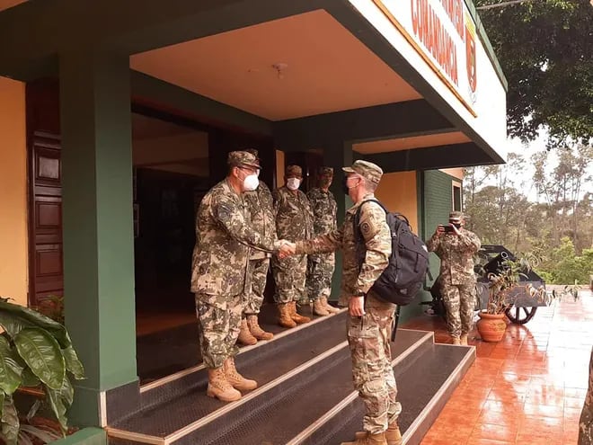 El Agregado de Defensa de los EEUU Cnel DCEM Lance Damon Awbrey ya visitó la  3ª División de Infantería en setiembre último en el marco de la llegada de las tropas.