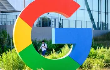 La tecnológica Google pagó 26.300 millones de dólares en 2021 para ser el principal motor de búsqueda de internet, según hizo público la compañía este viernes durante el juicio en su contra por monopolio que se desarrolla en Washington.