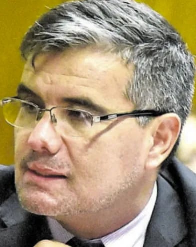 Édgar Acosta (PLRA), diputado por Central, cuestionó a Villamayor su participación para pagar deuda de  PDVSA.