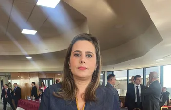 La senadora Kattya González advirtió que se debe buscar una solución diplomática al conflicto con Argentina, pues si esto se lleva al arbitraje internacional, la resolución demorará "muchísimos años".