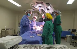 El Equipo multidisciplinario de trasplantes de la FCM-UNA-Hospital de Clínicas lleva adelante el Trasplante renal con donante cadavérico número 172 en adultos.
