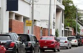 La señalética deberá ser renovada en Asunción para la implementación del estacionamiento tarifado, lo que está previsto para marzo. Trabajadores y otros sectores juntarán firmas en contra del sistema.