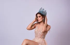 Distinguida. Bethania Borba, Miss Mundo Paraguay.
