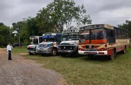 Muchos buses quedaron retenidos en el corralón de la Municipalidad de San Lorenzo hasta ponerse al día con el pago de sus obligaciones y el pago de las multas.