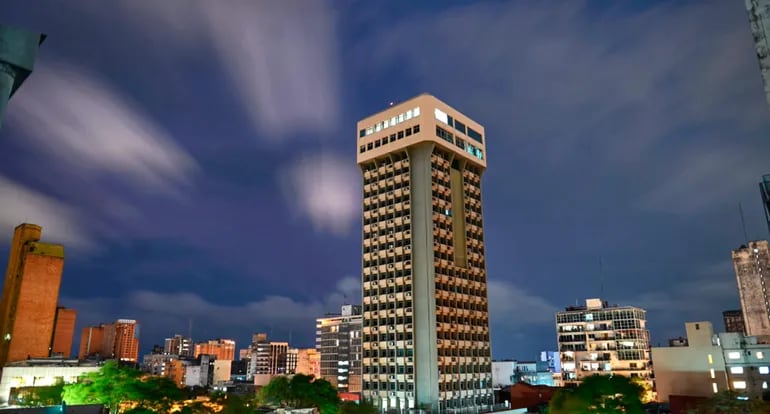 Cielo nublado sobre el centro de Asunción.