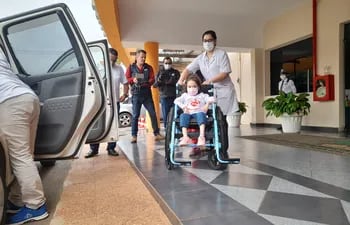 Nahiara deja el hospital Acosta Ñu