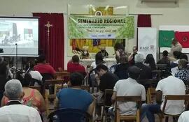Realizan seminario Regional "Tierra y territorio: escenarios y desafíos para las luchas", con la participación activa de mujeres dirigentes campesinas del Paraguay y del exterior del país.