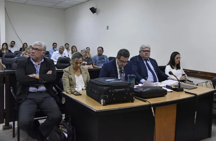 La Dra. Lilia Graciela Espinoza de Rodríguez (izq.) y la química farmacéutica Sandra Natalia Hermosa, en el juicio oral que habían enfrentado.