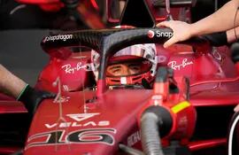 Charles Leclerc a bordo del monoplaza de Ferrari durante la clasificación del Gran Premio de Australia de la Fórmula 1.