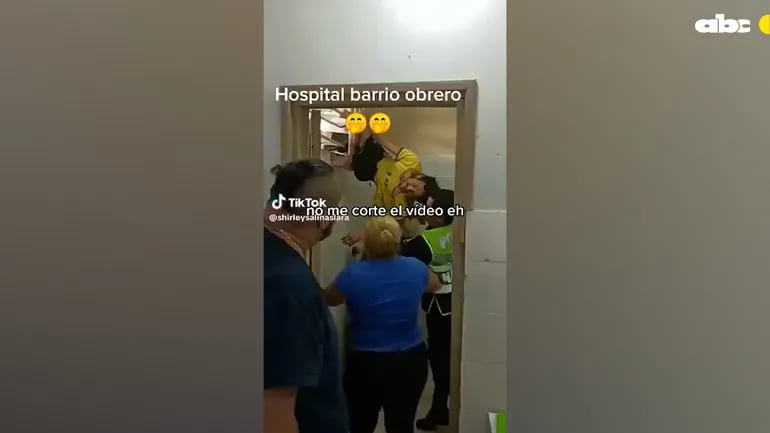 Detenido intenta escapar por la ventana del baño del Hospital de Barrio Obrero.