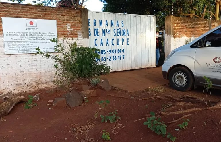 El hogar de niñas Hijas de Nuestra Señora de Caacupé  fue allanado ayer por una comitiva fiscal-policial.