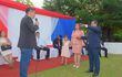 Momento del juramento del nuevo intendente de Borja, Javier Silvera acompañado de su esposa Milena Alonso.