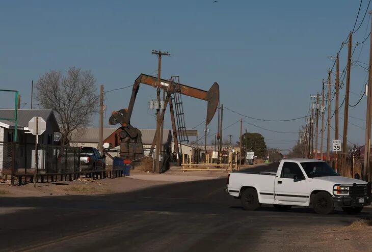 Extractores de petróleo de Permian Basin, en Odessa, Texas. (archivo)