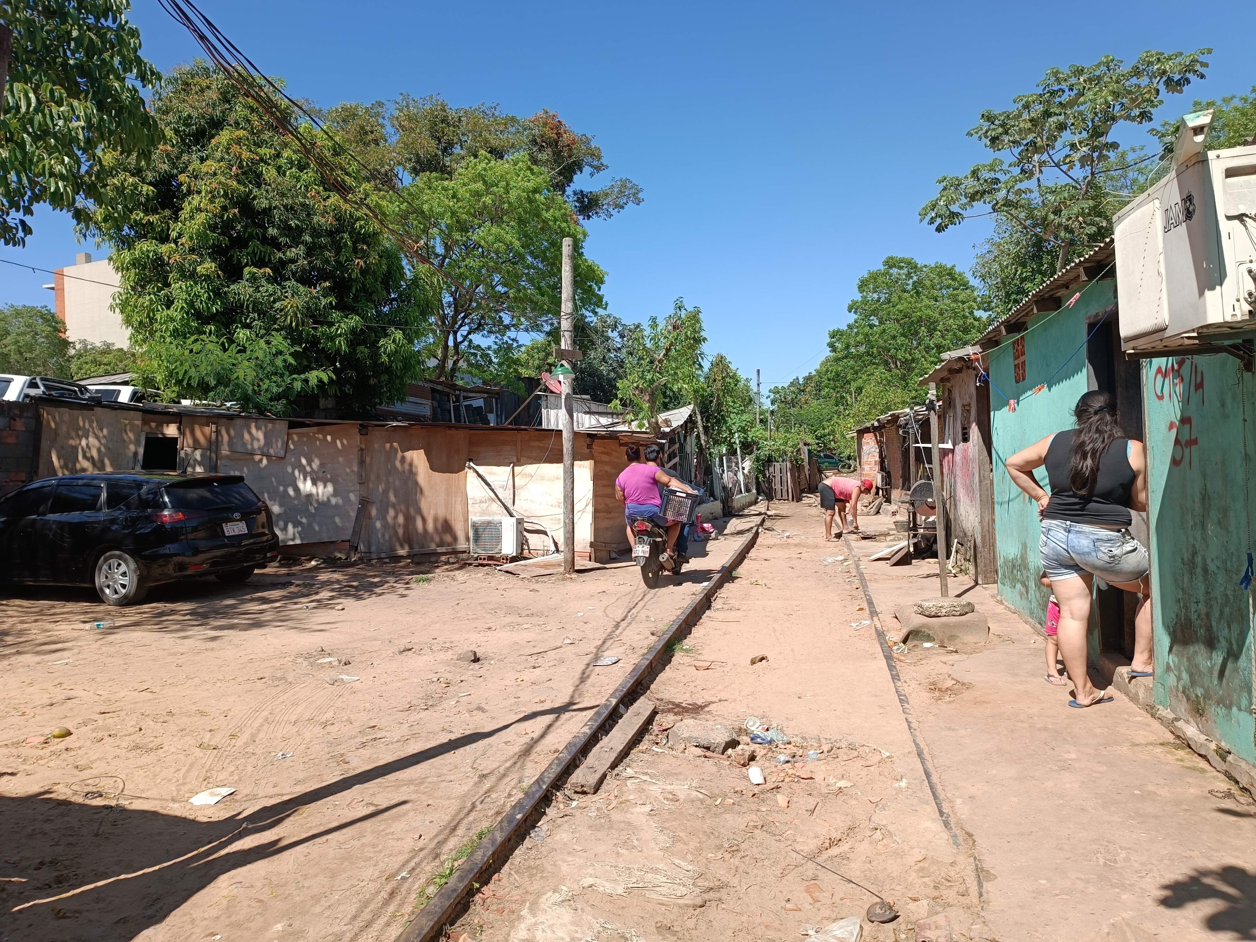 En la zona de Artigas y Venezuela, Asunción, varias familias viven allí hace tiempo. Son los únicos que serán reubicados.