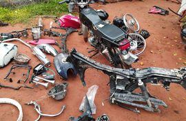 Partes que corresponderían a una veintena de motocicletas robadas fueron encontradas en poder del sospechoso.