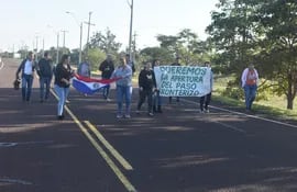 Manifestación para reclamar la reapertura del paso fronterizo Ayolas-Ituzaingó.