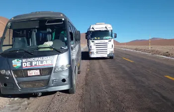 Minibús varado en Chile. (gentileza).