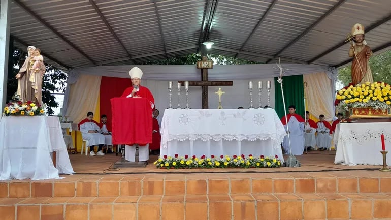 Monseñor Joaquín Robledo preside la misa en honor a San Pedro Apóstol de Ypané. Higinio Ruiz Díaz.