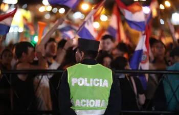 Ciudadanos en Asunción marchan contra los resultados de las presidenciales