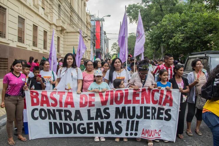 CDE, 8M de 2020, cuando las mujeres indígenas encabezaron la marcha (Gentileza: Paz Oviedo)