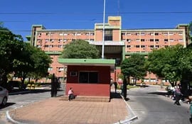 El paciente está internado en el Hospital Militar Central de las Fuerzas Armadas, en Asunción.