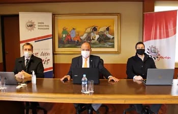 Christian Cieplik, Gustavo Volpe y Paulo Duarte, en la conferencia de prensa desarrollada en la sede de UIP y transmitida de forma virtual.