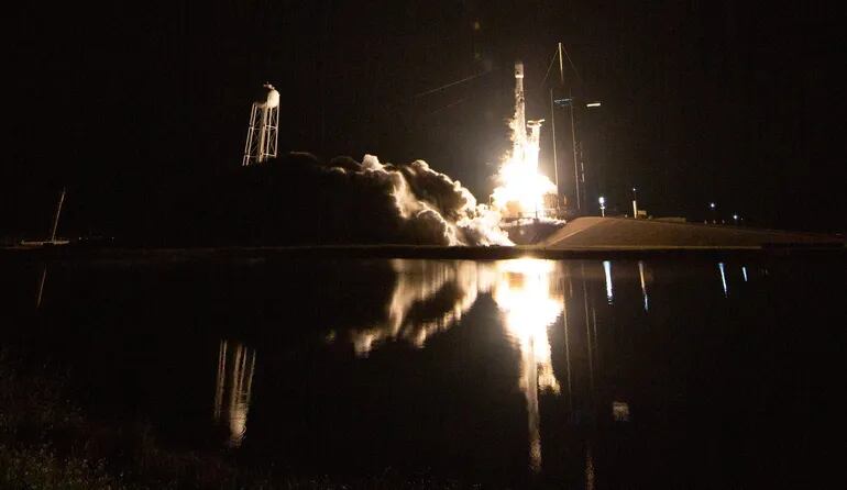Fotografía cedida por la NASA donde se muestra al cohete Falcon 9 de la compañía SpaceX.