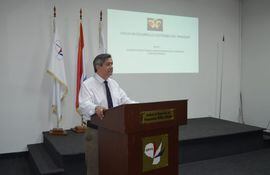 la-presentacion-estuvo-a-cargo-del-general-carlos-jara-analista-de-reformas-necesarias-en-el-paraguay-de-hoy--221634000000-1802300.jpg
