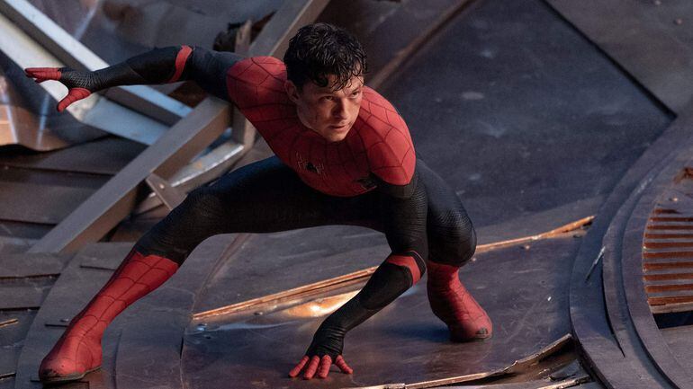 Tom Holland en "Spider-Man: Sin camino a casa", en cartelera en cines de Paraguay.