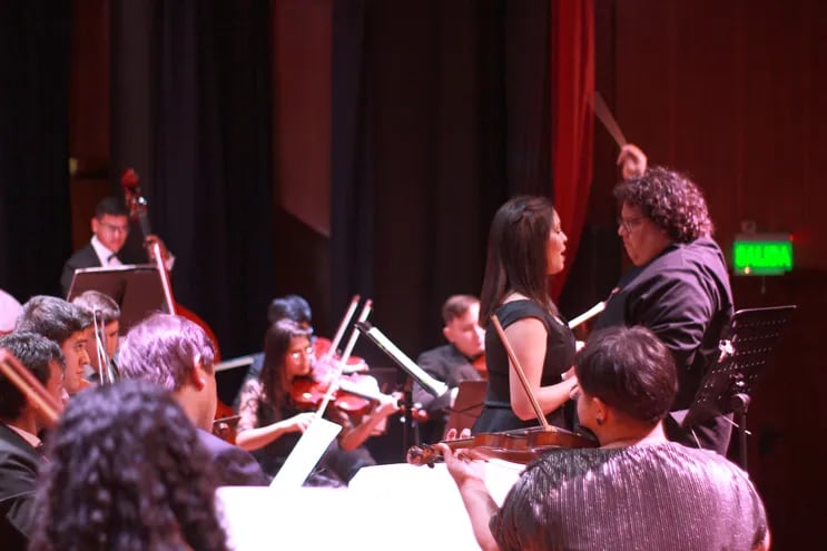 La Orquesta Filarmónica Ipu Paraguay bajo la dirección de Germán Recalde.