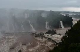Las Cataratas del Iguazú presentan un aumento de su caudal.