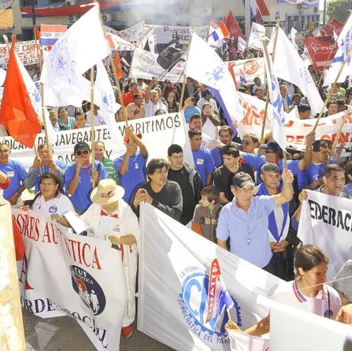 Las centrales obreras analizan movilizaciones en protesta. Afirman que Santiago Peña nombró en el Conacyt a personas que no integran estas organizaciones.