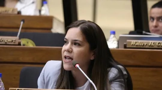 La diputada Johanna Ortega (País Solidario) plantea un pedido de amparo colectivo para acceder a informes sobre la emisión de bonos en la Municipalidad de Asunción, bajo la administración de Óscar "Nenecho" Rodríguez (ANR - cartista).