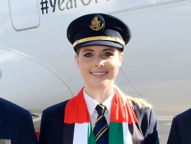 Karin Arning no solo fue la primera piloto paraguaya en comandar un Airbus A380, si no además participó de un vuelo que batió un récord Guinness.