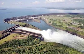 La severa sequía que afecta la producción de Itaipú –también de Yacyretá– constituye para Brasil el séptimo peor ciclo hídrico de su historia, según informa la CCEE del vecino país.