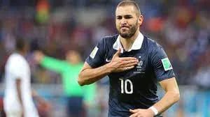 Para Didier Deschamps, Karim Benzema ya representa el pasado en Francia