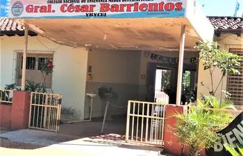 La galería ubicada a la entrada del colegio Gral. César Barrientos, está con peligro de derrumbe
