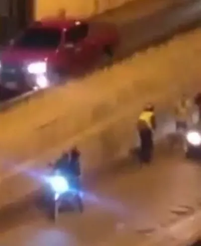El trabajador tuvo que entregar su motocicleta a los delincuentes que le encañonaron con un arma de fuego en el túnel Semidei.