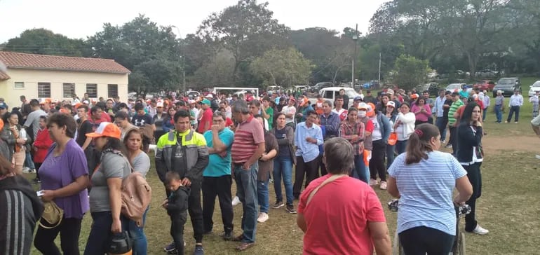 Gran afluencia de electores en Sapucai, departamento de Paraguarí.