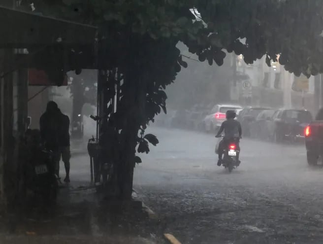 Fuertes tormentas se desarrollan en Asunción esta mañana.