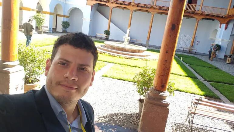 El abogado Damián Ríos renunció a la precandidatura a la concejalía en Minga Guazú, tras una imputación por violencia familiar.