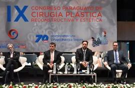 Congreso de cirugía plástica contó con 12 disertantes en el salón Galas Resort Yacht.
