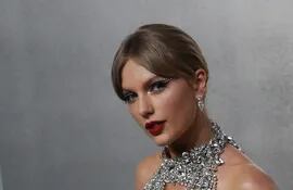 Taylor Swift en la alfombra roja de los premios MTV Video Music Awards. La artista hizo hoy historia al convertirse en la primera en dominar por completo el top 10 de Billboard.