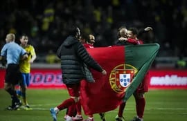 los-jugadores-de-portugal-celebran-despues-de-vencer-a-suecia-193021000000-629108.JPG