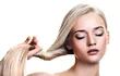 El “hair gloss” o brillo de cabello es una forma de tinte demi-permanente (o sea, a la mitad de semi y permanente) que ayuda a mejorar el brillo natural del cabello, al mismo tiempo que corrige y revitaliza la tonalidad.