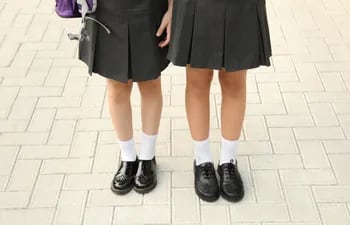 Uniformes en distintos colegios o escuelas usan polleras o "jumper".